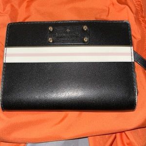 KATE SPADE WALLET    As is. DONATE SALE